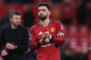 B费本赛季英超助攻13次，差2次助攻追平贝克汉姆保持的曼联纪录