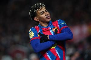 2024-25赛季至今亚马尔各项赛事已送35次助攻，仅次于奥利塞