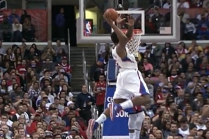 13年前的今天 小乔丹“死亡隔扣”布兰登·奈特造就名场面