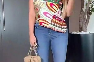 半老徐娘！年过五旬的皮蓬前妻依旧风韵十足啊