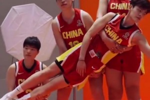 画风很滑稽！中国女篮“世界名画”细节版哈哈哈